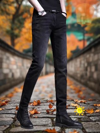 男士秋季弹力修身小脚牛仔裤 秋意渐浓,裤型先行。 精选弹力面料,包容身形不紧绷,久坐无束缚;利落修身剪裁,从腰头到脚踝自然收窄,轻松勾勒腿部线条,显高又显精神。 基础百搭款,可搭卫衣、衬衫、针织衫,适配通勤、休闲等多种秋季场景,一条搞定秋日穿搭。#穿搭 #秋季新款裤子 #百搭裤子 #弹力舒适 #谁穿谁好看 @DOU+上热门