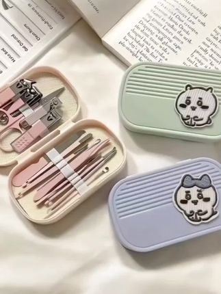 这个指甲剪套装也太可爱了吧,超级方便的指甲剪套装,做工精细,剪起来超级顺滑,一点也不卡顿,剪完指甲边缘也很平整 #指甲刀 #指甲剪套装 #好物推荐🔥 #居家好物 #好物分享