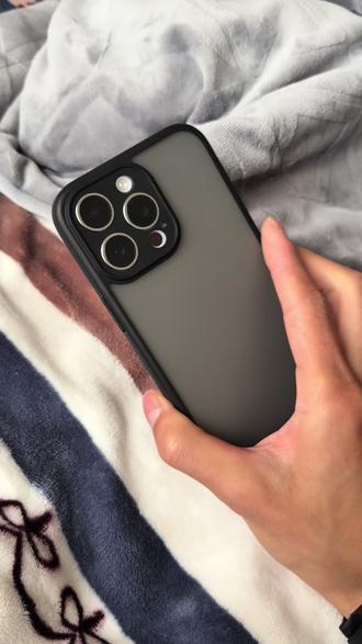 飞虎胜的黑磨砂手机壳,不发黄,软边硬背,防摔防刮。性价比很高