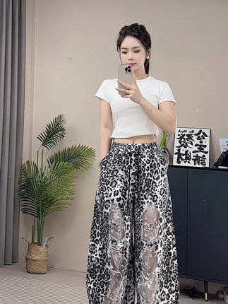 #夏季穿搭 #牛仔裤 #高级感穿搭 #夏天该有的样子 #休闲裤