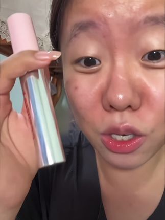 姐妹们,我又找到人生唇釉了,秒成膜不粘嘴不拉丝儿涂上嘴巴嘟嘟嫩嫩的!!#柚子小西唇釉 #试色 #唇釉试色#镜面唇釉 #不沾杯不掉色