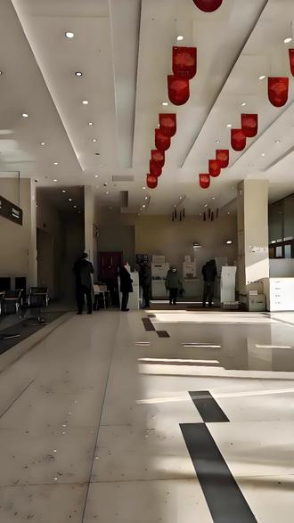 银行员工转走11位储户220万存款,银行需要赔偿吗? #热点新闻事件 #热点话题