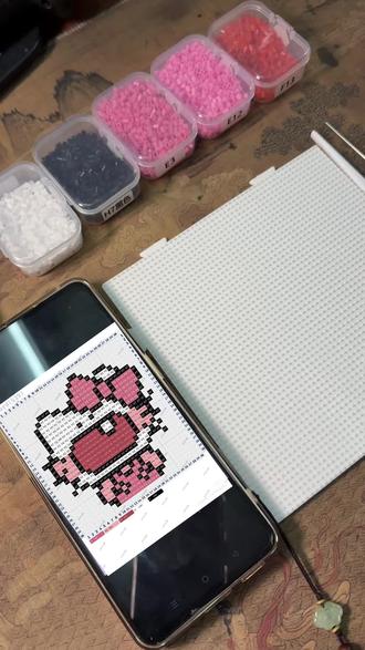 粉色凯蒂的诞生#拼豆 #手工 #手作diy