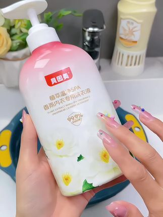 姐妹们,快把家里的肥皂换成这个吧!贝因美香氛内衣洗衣液,它不仅可以温和清洗我们的内裤,而且还可以洗宝宝的尿布,持久留香!关键是大品牌还这么便宜,真的太划算了!它里面添加了高活性蛋白酶,可以有效去除血渍、奶渍等顽固污渍,还能除菌除螨,快来囤货吧!