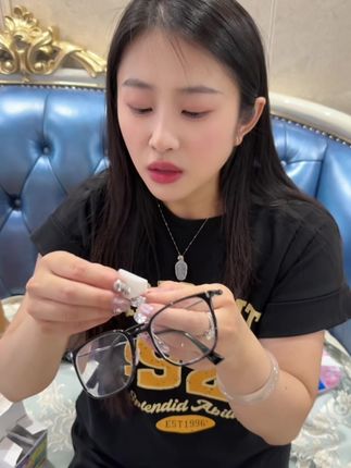 这个眼镜湿巾小小一片,直接狠狠解决我的难题,我现在一出门就会带一片。,非常清新!#好物分享#眼镜湿巾清洁片#好用#平价好物