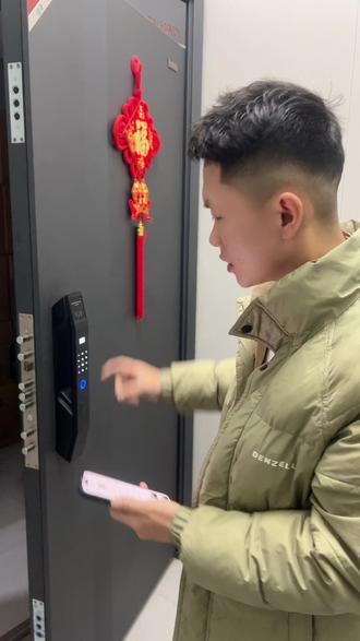 智能门锁这么方便?远程开锁太省心了!#智能锁 #智能门锁 #人脸识别智能锁
