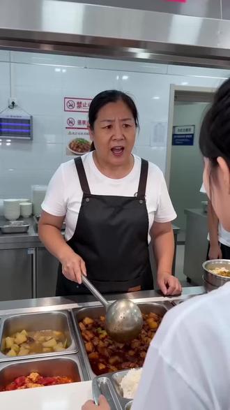 孩子你觉得代旭牛不牛#代旭 #食堂阿姨打饭 #食堂阿姨AI