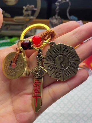 这个七星宝剑钥匙扣,如果你懂的话,你就把它送给你的朋友,你的家人,你的领导。#挂件 #我心动了 #钥匙扣挂件
