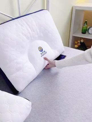 头等舱云端太空舱枕头护颈椎助睡眠低单双人家用枕芯不塌陷不变形#护颈椎枕头 #枕头 #枕芯 #家纺床上用品 #枕头推荐