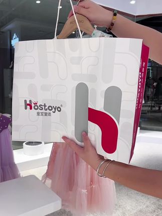 撞色拼接碎花裙太好看啦,花边装饰好精致啊!#夏季穿搭 #高品质童装 #谁穿谁好看系列 #出游穿搭 #小清新穿搭