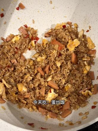 加一勺剁椒是灵魂😋#留子日常 #留子厨房 #蛋炒饭 #留学生做饭糊弄学 #剁椒炒饭