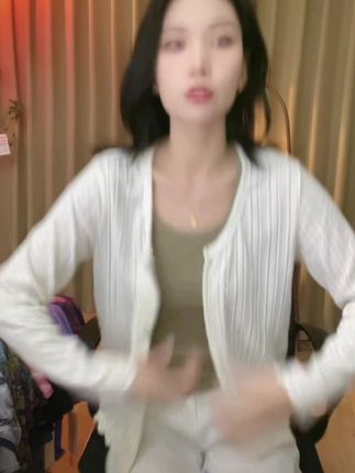 早秋法式V领蕾丝软糯舒适镂空气质大码透气纽扣减龄遮肉上衣D1536#蕾丝镂空上衣 #蕾丝镂空开衫 #早秋上衣女