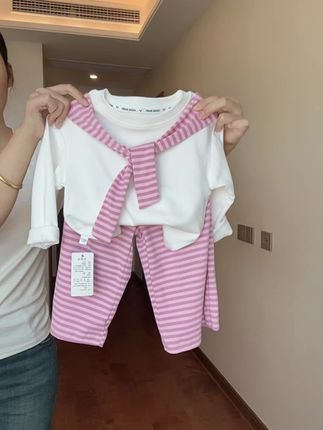 高品质慵懒风女童套装 超有设计!质地柔软舒适 条纹款式经典耐看 搭配亲子装超洋气超好看#高品质童装 #女童穿搭 #宝妈推荐 #慵懒风穿搭 #亲子装