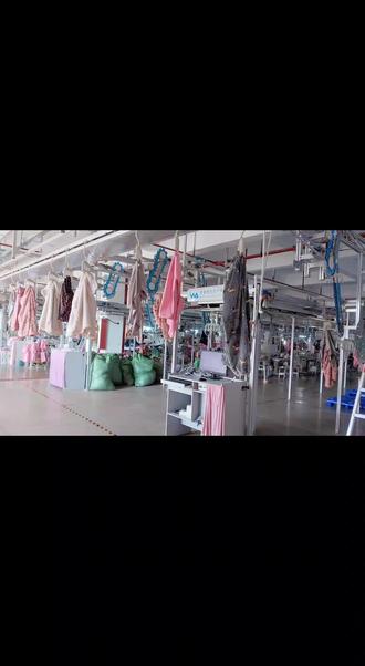 广东洪兴(广东.瑞金)股份实业有限公司是中国家居行业首家上市企业(股票代码001209 sz),公司是专注于家居服的研发,设计.生产营销和服务于一体的国家高薪企业,拥有强大的研发实力和行业领先的生产供应链能力,线上线下渠道双核发展,不断引领行业发展,,洪兴股份缔造世界级家居服饰领导企业。广东洪兴(广东.瑞金)股份实业有限公司是中国家居行业首家上市企业(股票代码001209 sz),公司是专注于家居服的研发,设计.生产营销和服务于一体的国家高薪企业,拥有强大的研发实力和行业领先的生产供应链能力,线上线下渠道双核发展,不断引领行业发展,,洪兴股份缔造世界级家居服饰领导企业。