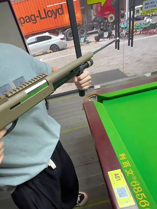 应该没有台球新手会拒绝一把自动档#台球枪 #玩个很新的东西 #一打一个不吱声