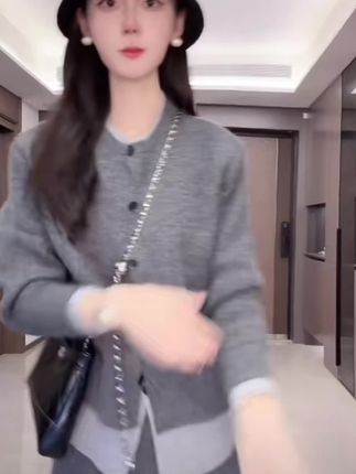 韩系高级感搭配一整套入秋穿搭小个子针织套装拼接减龄上衣半身裙#女性魅力 #秋冬穿搭分享 #秋冬氛围感 #无限回购的宝藏单品 #套装显瘦穿搭