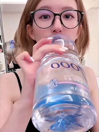 露思喝的矿泉水补货啦#强烈推荐 #矿泉水 #赵露思 #赵露思推荐 #赵露思同款