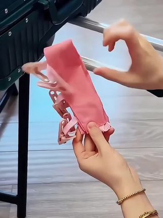 夏天出门必须带的一款晾晒衣架你带了吗?#折叠#折叠衣架 #多功能折叠衣架 #