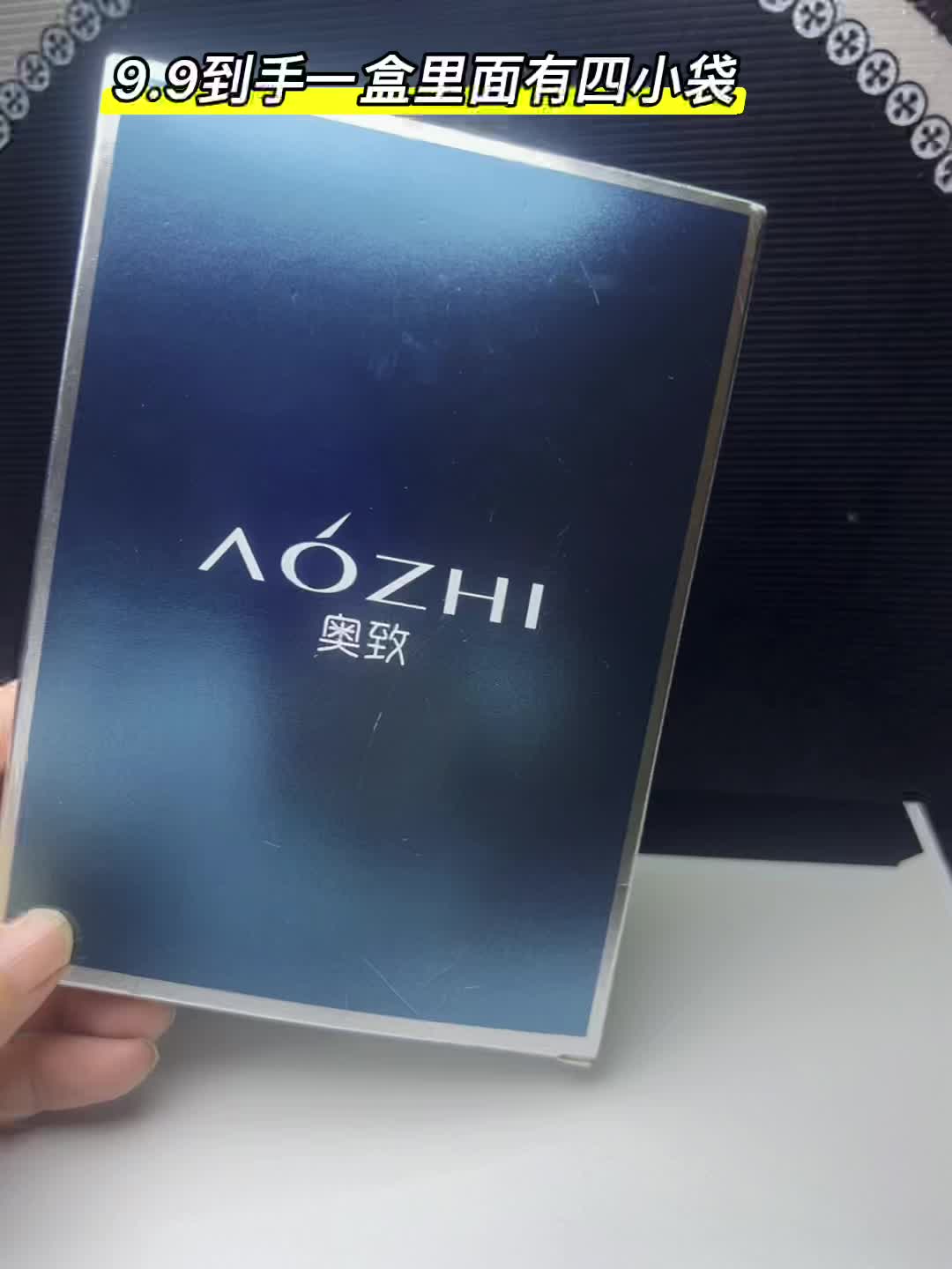 闺蜜都在用的一款护手霜,它涂上去真的很丝滑,而且味道很香,涂上去就跟喷了香水一样,留香时间又很久,真的是爱上这款啦,#护手霜#手是女人的第二张脸