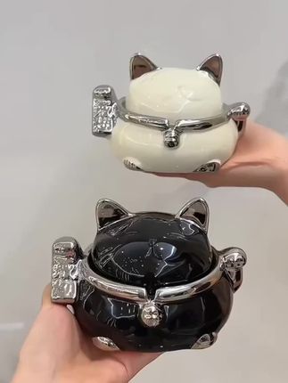 轻奢招财猫烟灰缸带盖防飞灰创意个性客厅家用办公室烟缸高级感#轻奢招财猫烟灰缸#带盖烟灰缸防飞灰 #家用办公室用 #烟灰缸
