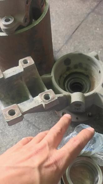 #大通V80 前轮轴承16万公里左右都坏了,大家更具使用情况提前更换避免坏路上。#汽车知识分享