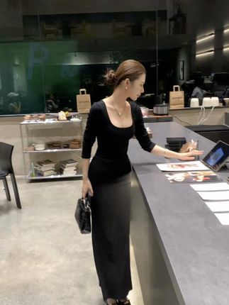 不借光而行,自成光芒万丈。 #大女主 #御姐 #秋季穿搭