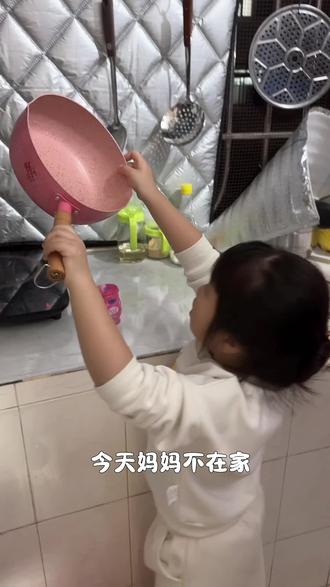 今日份小成就:成功解锁“煮面技能”✅ 小小身影在厨房忙碌,成品颜值与美味并存~愿你以后有饭来张口的福气,也有自食其力的能力!#六岁孩子学做饭的日常 #宝宝做饭 #vlog日常