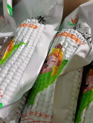 望哈农庄甜糯玉米,采用进口的铝箔包装,配合一小时锁鲜工艺,水开蒸煮15-20分钟后,新鲜甜糯,开袋飘香,拥有它,把鲜香美味带回家。#强烈推荐 #健康食品 #望哈农庄甜糯玉米 #快来一起尝个鲜 #好吃玉米