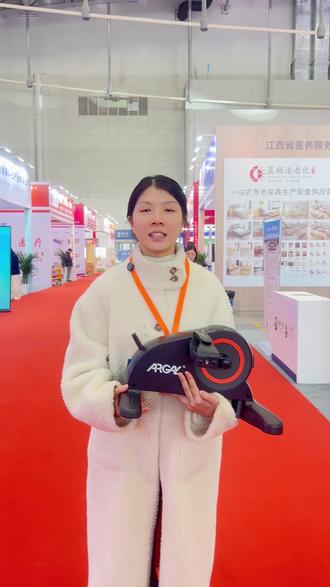 很多人使用健步机不正确,来!这视频彻底教会你。 如何使用踏步机/健步机,一定要把视频看完#健步机电机推荐 #爱戈尔健步机 #爱戈尔 #腿部训练 #适老化