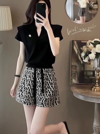 #针织上衣女 #短裤穿搭 #潮流时尚穿搭 #夏日穿搭 #时尚感穿搭