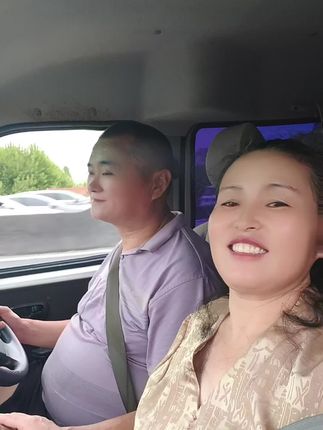 今天从小山回来下雨了,我的专属司机又想睡啦,每天一起回来,给他拍个视频就不睡了😀😀