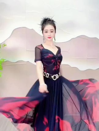 #高端大气 #漂亮的裙子 #高贵优雅 #打造完美身材 穿着很舒服,走路很方便,像神仙一样的美女,点左下角小黄车,一生难忘橱窗下单