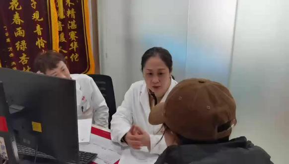 #诊室日常 #医学科普 武汉康健联合亚菲亚专家坐诊!