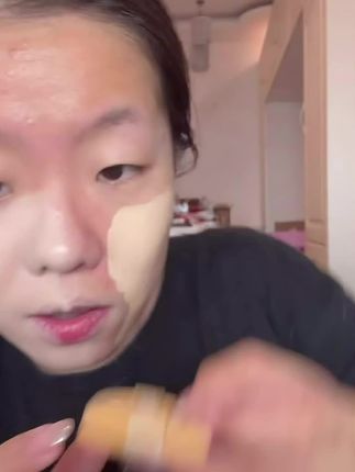 新升级的奶咖粉扑,通过增加气孔密度,缩小气孔大小,使粉扑释粉更均匀!不吸水的粉扑就是比普通粉扑打出来的底妆更扒脸!#好物推荐心#粉扑推荐 #奶咖粉扑 #平价好物#不吸水粉扑