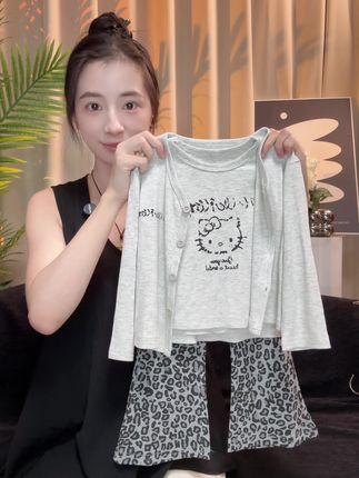 啊啊啊女儿新入手的Kt猫开衫三件套套装也太好看了吧?#高品质童装 #休闲穿搭 #儿童三件套#女童三件套