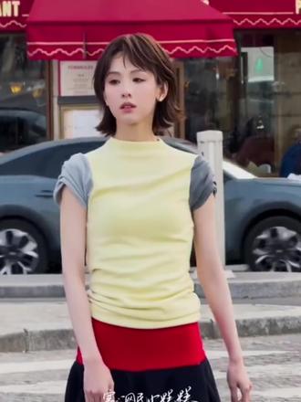 “听说2026年发型风向变了?🔥
别再死守黑长直了!
这款‘翘翘头’剪完直接颜值翻倍✨
发尾自带弹簧,走路都带风~
#发型推荐 #翘翘头 #减龄发型”