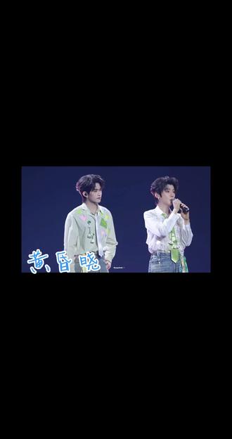 云旗郝熠然《黄昏晓》 云熠香港演唱会day2#属于他们的舞台 #云熠 #云旗郝熠然 #双人舞台 #双人舞台安利 .