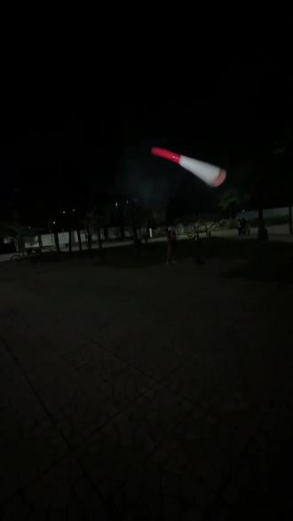 嘘,这是我和元旦的特供招式,宇宙不爆炸,这帅劲不放假#回旋客 #一支烟 #元旦开挂仪式#技术流运镜