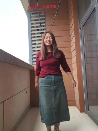 今天有点开心😁,祝㊗自己节日快乐… 学这个舞蹈可笑的我,就是学不会那个动作,凑合吧😂😂…,总要找点热爱吧,来支撑生活的疲惫和琐碎,让生活充满期待和快乐,用生活治愈生活…#零基础学舞蹈 #如果寂寞了dj #自渡自愈 #浅跳一下 #记录生活