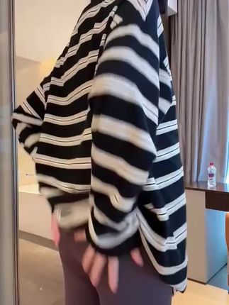 姐妹们,孕期一定要入手的鲨鱼裤,秋冬必备,不勒肚子不掉档,去逛街产检搭配个毛衣卫衣都好看,时尚百搭#鲨鱼裤#孕妇鲨鱼裤#瑜伽裤#孕期
