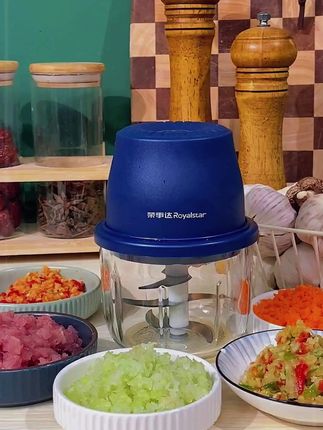 荣事达电动料理机 绞蒜泥,绞肉沫,葱姜蒜,辣椒做辅食都很方便,又快又细腻,我买的这个还是玻璃杯体加六叶不锈钢刀头的#电动料理机 #绞肉机 #捣蒜器 #省时省力 #料理机