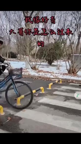 三轮车大爷三步绕桩封神,大爷教你,遇到坎,拐个弯就过去了。
#交通安全 #抖音二创激励计划 #真实生活分享计划 #真实生活分享官 #上热搜