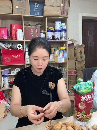 新疆手剥烤核桃