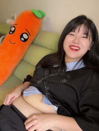 有肉肉怕什么,会穿就行啦,滋滋。#大码胖mm搭配 #宽松遮肚 #这么穿显瘦20斤 #大码女装 #大码女装120斤到220斤