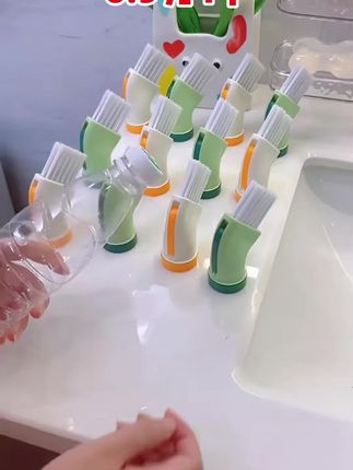 【六点九4个】水瓶清洁刷创意干湿两用清洁刷死角清洗缝隙马桶水壶#水瓶清洁刷 #清洁刷 #清洁刷推荐 #清洁
