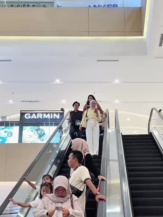 #最美街拍 #商场随拍 #街拍 #小姐姐 #整蛊美女