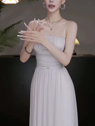 小可WIWI裙子女款爆款高级感ins气质生日会吊带连衣裙女#女神 #长款红连衣裙 #高级感穿搭 #海边拍照 #高定礼服