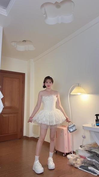 鱼骨收腰花瓣蓬蓬裙#纯欲公主裙 #白色纱质蓬蓬裙穿搭 #甜美风小裙子