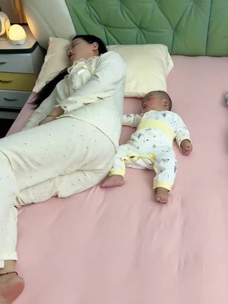 宝宝容易落地醒,惊跳,睡不踏实,习惯了抱睡,搂睡,拍睡的,都可以试试这个婴儿床中床带拍打哄睡功能,能一边安抚一边哄睡宝宝,不仅防惊跳能让宝宝睡安稳关键解放双手轻松带娃 #抱睡落地醒的解决方法 #哄娃神器 #宝妈带娃解放双手