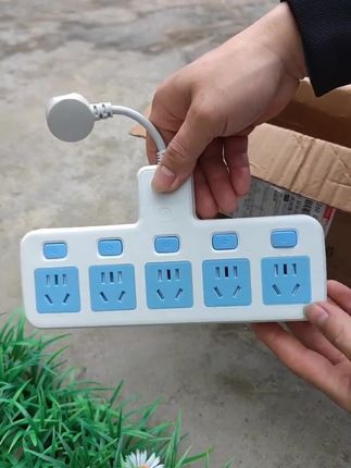 家里的插座不够用的,一定要选这种带独立开关的插座转换器#插座转换器